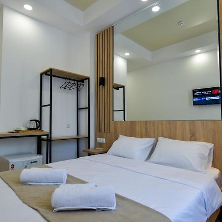 Euro Hotel Koetaisi Buitenkant foto
