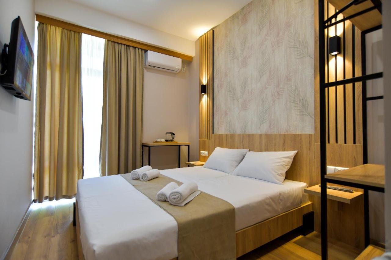 Euro Hotel Koetaisi Buitenkant foto