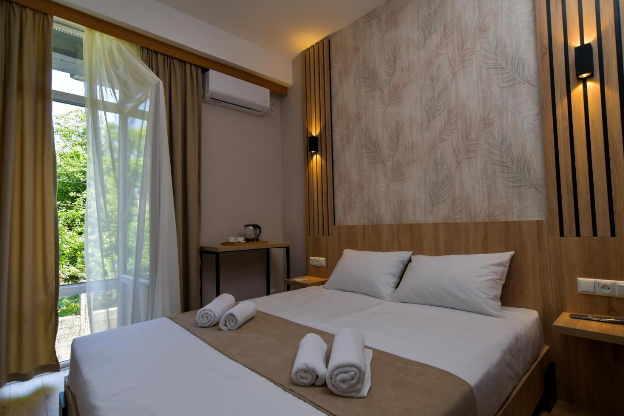 Euro Hotel Koetaisi Buitenkant foto