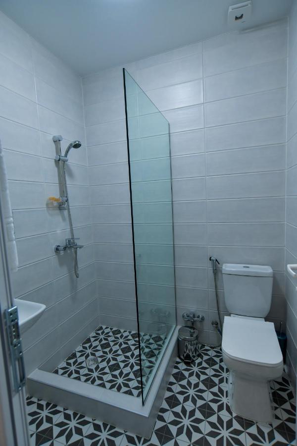 Euro Hotel Koetaisi Buitenkant foto