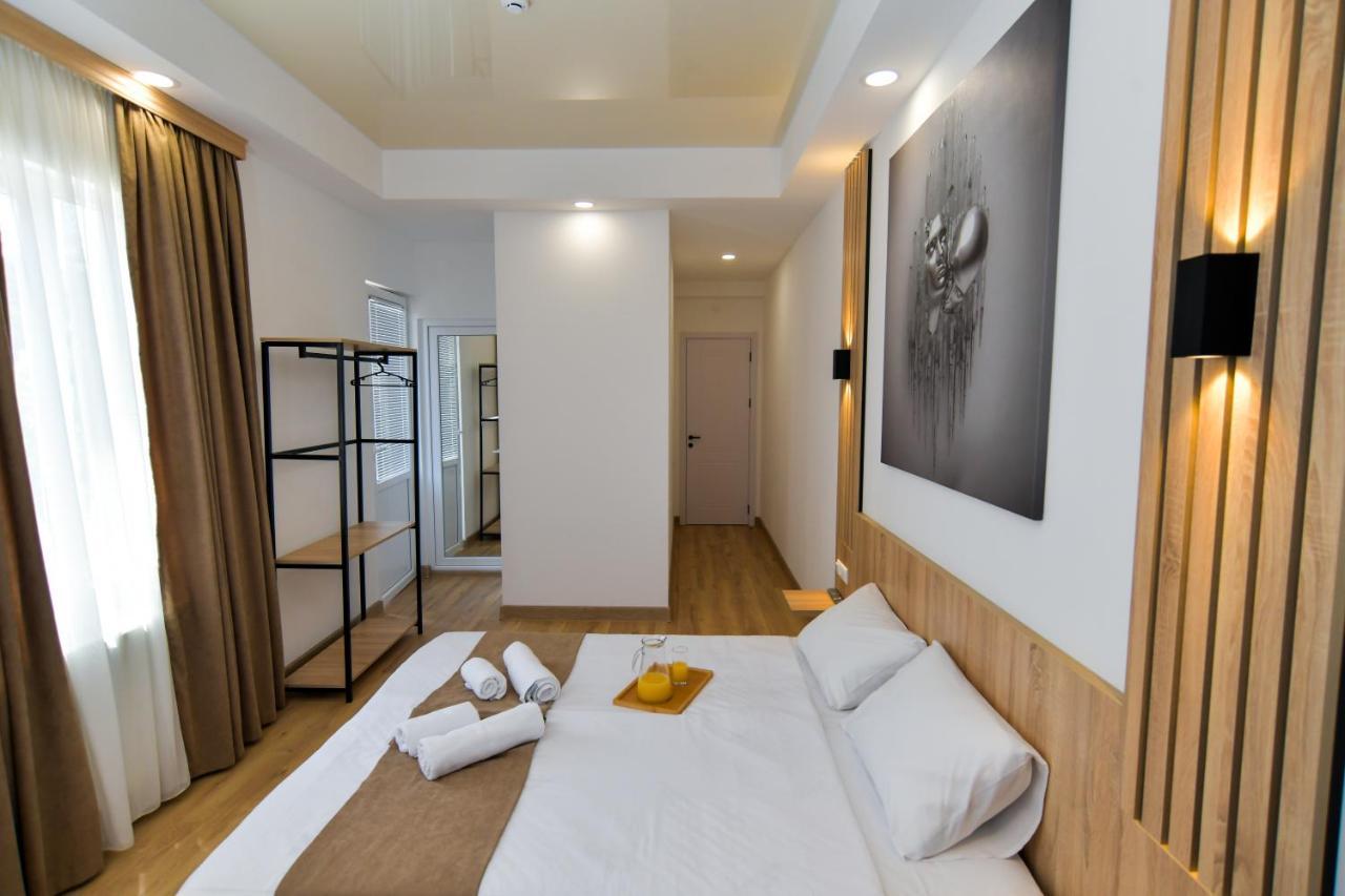 Euro Hotel Koetaisi Buitenkant foto