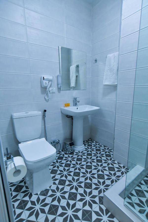 Euro Hotel Koetaisi Buitenkant foto