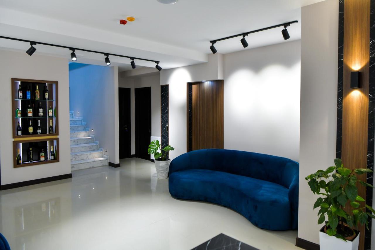 Euro Hotel Koetaisi Buitenkant foto