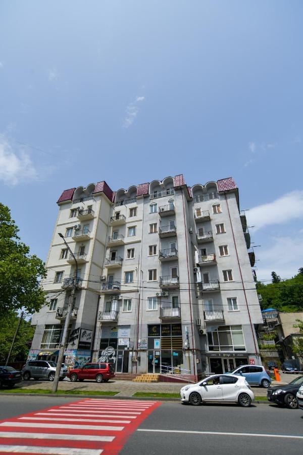 Euro Hotel Koetaisi Buitenkant foto