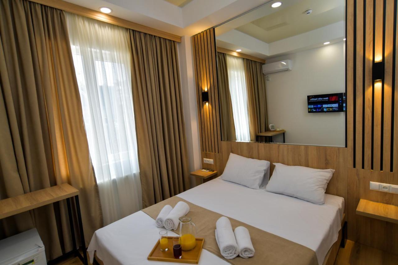 Euro Hotel Koetaisi Buitenkant foto