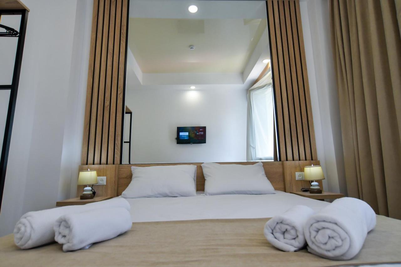 Euro Hotel Koetaisi Buitenkant foto