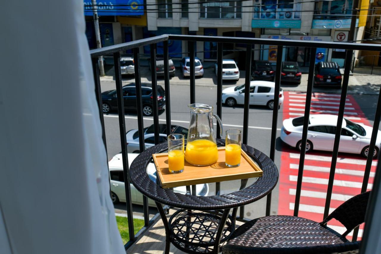 Euro Hotel Koetaisi Buitenkant foto