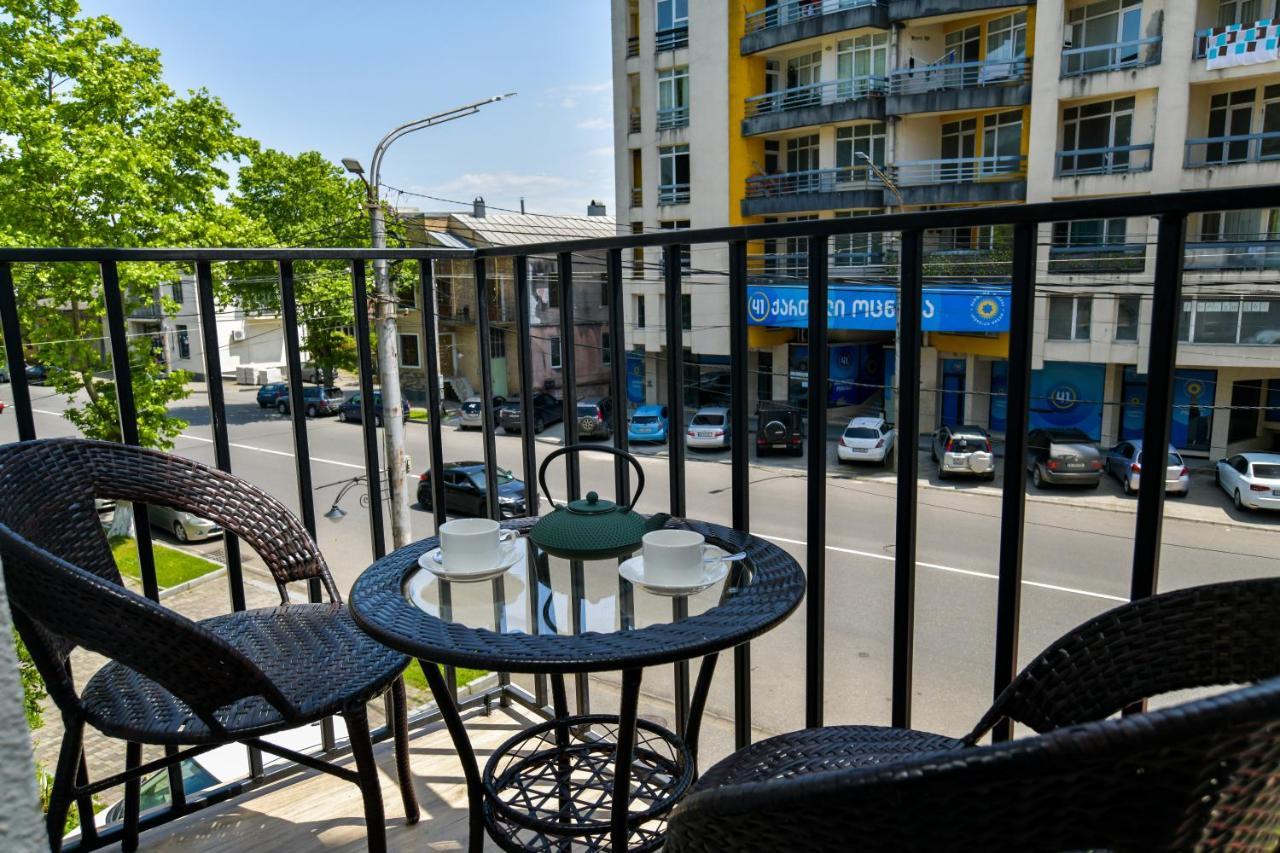 Euro Hotel Koetaisi Buitenkant foto