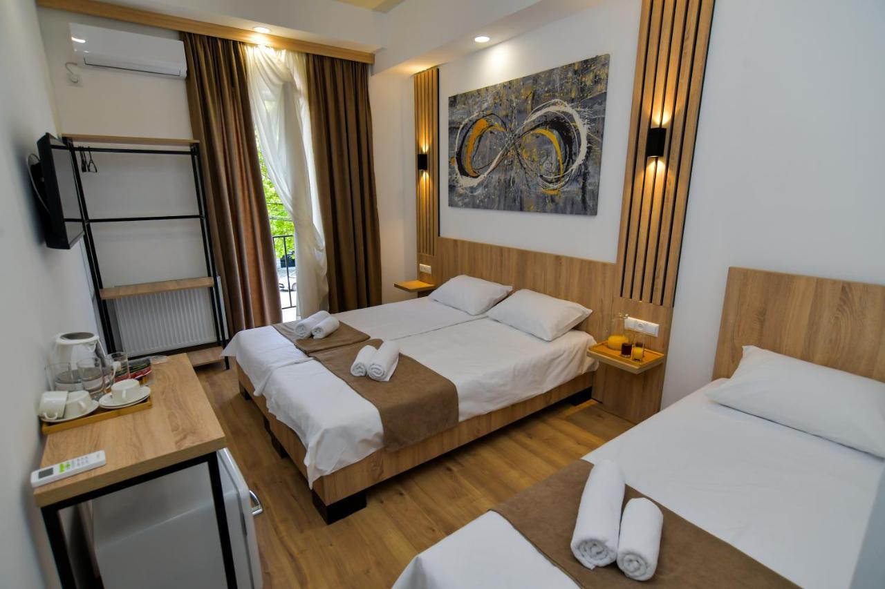 Euro Hotel Koetaisi Buitenkant foto