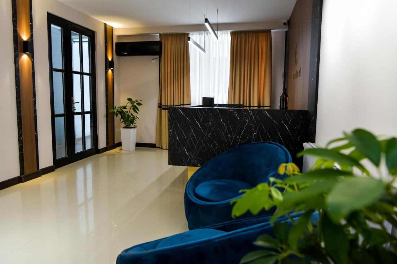 Euro Hotel Koetaisi Buitenkant foto