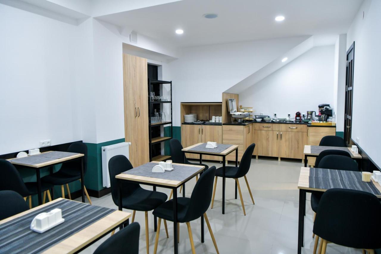Euro Hotel Koetaisi Buitenkant foto