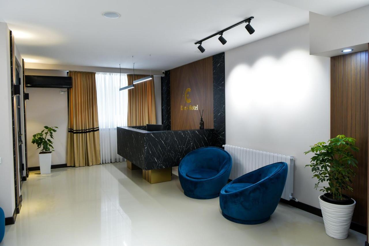 Euro Hotel Koetaisi Buitenkant foto