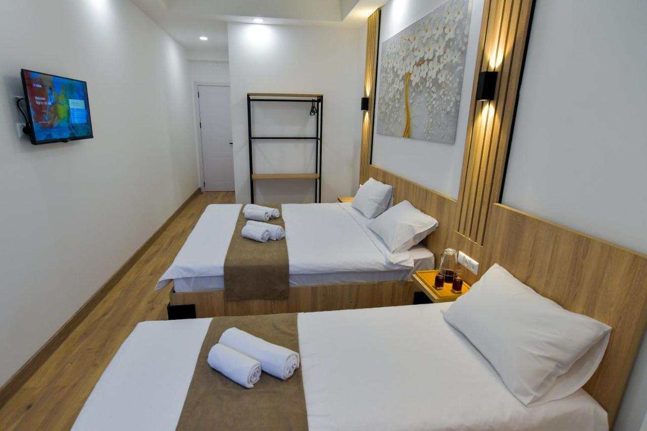 Euro Hotel Koetaisi Buitenkant foto