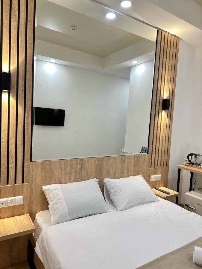 Euro Hotel Koetaisi Buitenkant foto